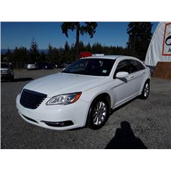 C6 --  2013 CHRYSLER 200 , White , 231316  KM's