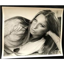 BARBRA STRIESLAND (1942-) PHOTO.