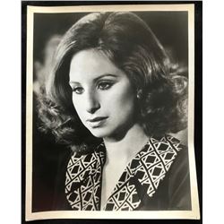 BARBRA STRIESLAND (1942-) PHOTO.