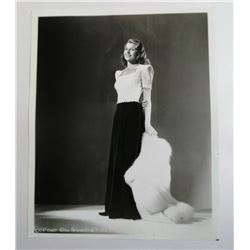 RITA HAYWORTH VINTAGE PHOTO.