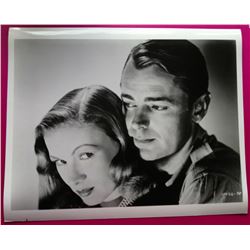 VERONICA LAKE AND ALAN LADD PHOTO.