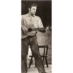 ELVIS PRESLEY VINTAGE 1950'S PHOTO.