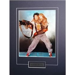 SIGOURNEY WEAVER SIGNED ALIENS PHOTO.