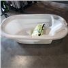 Image 2 : BABY TUB AND FOAM BEADS