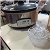 Image 2 : CROCK POT, CRYSTAL LIDDED DISH AND LACE LINENS