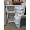 Image 2 : New Frigidaire Apartment Size Refrigerator