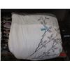 Image 1 : King Size White Comforter with Leaf Pattern