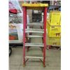 Image 1 : 4 Foot Step Ladder - Fiberglas and Aluminum