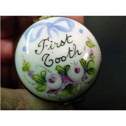 Authentic"First curl" Limoges box signed  #843247