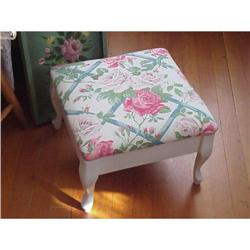  CHIC  ROSES BARKCLOTH FOOT STOOL #843608