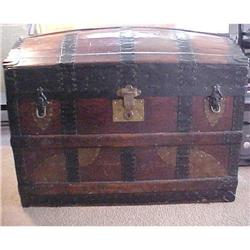 ANTIQUE DOME TOPPED STEAMER TRUNK #852355