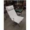 Image 1 : Luxy White Leather Chair