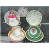 Image 1 : 5 Vintage Aynsley Bone China Teacup & Saucers