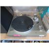 Image 2 : AKAI Turntable