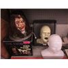 Image 1 : Wall Plaque & 2 Speaking Halloween Heads