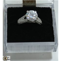 STERLING SILVER CZ RING SIZE 9