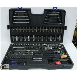 MASTERCRAFT 100-PC TOOL SET IN CASE -