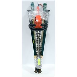 BUNDLE OF TREE AND HEDGE TRIMMERS - B&D