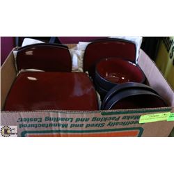 12-PC HOMETRENDS DISHWARE SET -