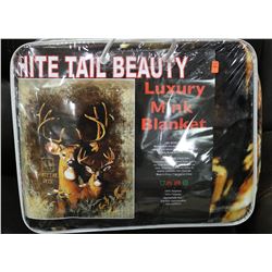 LUXURY PLUSH BLANKET ON CHOICE: WHITE TAIL BEAUTY