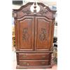 Image 1 : WOODEN ARMOIRE