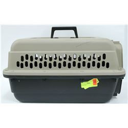 PET KENNEL, APPROXIMATE 20 X 12 X 12
