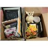 Image 1 : 2 BOXES OF ASSORTED DECOR