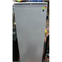 WHITE DANBY FRIDGE WITH SINGLE DOOR
