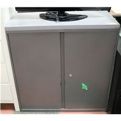 METAL STORAGE CABINET WITH 2 SHELVES