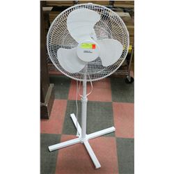 WHITE OSCILATING FLOOR FAN