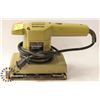 Image 1 : BLACK AND DECKER FINISHING SANDER WITH ARTISAN