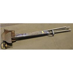 BUNDLE OF GARDEN TOOLS - 2 LAWN RAKES,