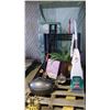 Image 1 : PALLET OF ASSORTED HOUSEHOLD ITEMS INCL