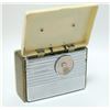 Image 1 : 1940S RCA VICTOR PORTABLE TUBE RADIO CREAM