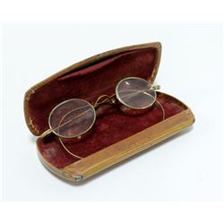1800S GOLD RIMMED WIRE GLASSES WITH CASE