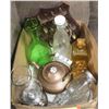 Image 1 : BOX W/COLLECTIBLES INCL. TEA POT, LIQUOR