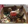 Image 1 : LARGE BOX WITH COLLECTIBLES - CHICKEN