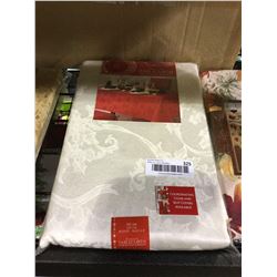 Damask Holiday Tablecloth Round (90")