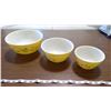 Image 2 : 3 PYREX BOWLS
