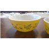 Image 5 : 3 PYREX BOWLS