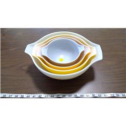 4 PYREX BOWLS