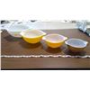 Image 2 : 4 PYREX BOWLS