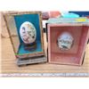 Image 1 : 2 VINTAGE ORIENTAL HAND PAINTED EGGS