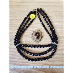 VINTAGE BLACK BEAD NECKLACE & BROOCH