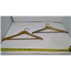 Image 2 : 4 Coat Hangers