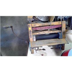 NO. 11 WRINGER WASHER