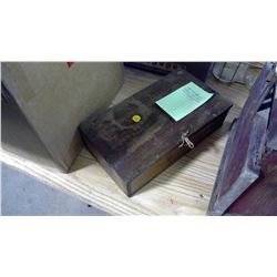 1920 YANKEE GIRL TOBACCO BOX (FINGER JOINTS)