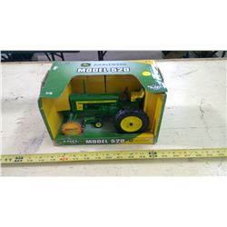 ERTL  1/16 SCALE MODEL 520 JOHN DEERE TRACTOR