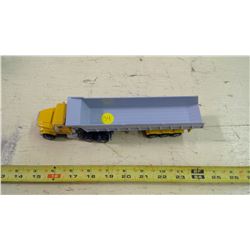 MAJORETTE 1/14 DIE CAST DUMP TRUCK