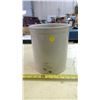 Image 1 : 1 GALLON MEDALTA POTTERIES CROCK (NO CHIPS OR CRACKS)